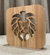 Charger l&#39;image dans la galerie, Lampe en bois Tête de lion